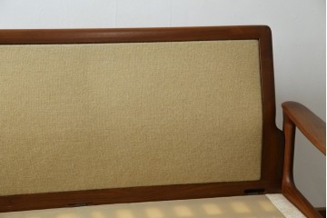 デンマークビンテージ　レア!!　komfort　チーク材　ナチュラルテイストのお部屋におすすめの3人掛けソファ　(R-074046)