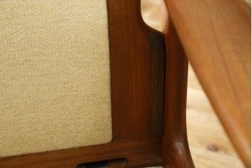 デンマークビンテージ　レア!!　komfort　チーク材　ナチュラルテイストのお部屋におすすめの3人掛けソファ　(R-074046)