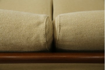 デンマークビンテージ　レア!!　komfort　チーク材　ナチュラルテイストのお部屋におすすめの3人掛けソファ　(R-074046)
