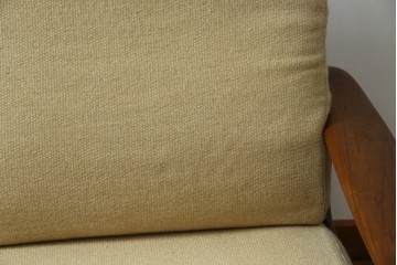 デンマークビンテージ　レア!!　komfort　チーク材　ナチュラルテイストのお部屋におすすめの3人掛けソファ　(R-074046)