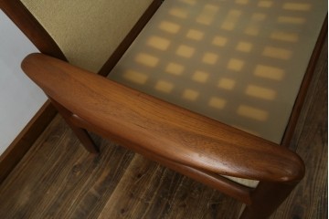 デンマークビンテージ　レア!!　komfort　チーク材　ナチュラルテイストのお部屋におすすめの3人掛けソファ　(R-074046)