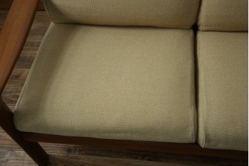デンマークビンテージ　レア!!　komfort　チーク材　ナチュラルテイストのお部屋におすすめの3人掛けソファ　(R-074046)