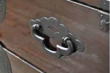和製アンティーク　前面栗材　和の空間を引き立てる米沢箪笥ローボード(和たんす、時代箪笥、収納タンス、テレビ台、テレビボード、ローチェスト、引き出し)(R-074049)