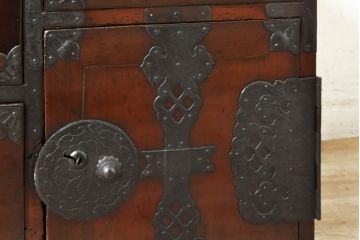 和製アンティーク　前面栗材　和の空間を引き立てる米沢箪笥ローボード(和たんす、時代箪笥、収納タンス、テレビ台、テレビボード、ローチェスト、引き出し)(R-074049)
