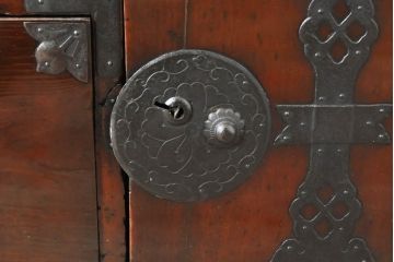 和製アンティーク　前面栗材　和の空間を引き立てる米沢箪笥ローボード(和たんす、時代箪笥、収納タンス、テレビ台、テレビボード、ローチェスト、引き出し)(R-074049)