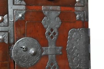 和製アンティーク　前面栗材　和の空間を引き立てる重ね米沢箪笥(重ね箪笥、和たんす、時代箪笥、衣装箪笥、収納タンス、引き出し)(R-074050)