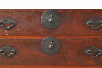 和製アンティーク　前面栗材　桜丸金具　使い込まれた風合いが味わい深い米沢箪笥ローボード(和たんす、時代箪笥、収納タンス、衣装箪笥、テレビ台、テレビボード、ローチェスト、引き出し)(R-074051)