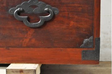 和製アンティーク　前面栗材　桜丸金具　使い込まれた風合いが味わい深い米沢箪笥ローボード(和たんす、時代箪笥、収納タンス、衣装箪笥、テレビ台、テレビボード、ローチェスト、引き出し)(R-074051)
