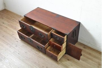 和製アンティーク　前面栗材　桜丸金具　使い込まれた風合いが味わい深い米沢箪笥ローボード(和たんす、時代箪笥、収納タンス、テレビ台、テレビボード、ローチェスト、引き出し)(R-074052)