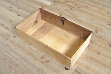 和製アンティーク　前面栗材　桜丸金具　使い込まれた風合いが味わい深い米沢箪笥ローボード(和たんす、時代箪笥、収納タンス、テレビ台、テレビボード、ローチェスト、引き出し)(R-074052)