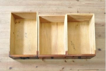 和製アンティーク　前面栗材　桜丸金具　使い込まれた風合いが味わい深い米沢箪笥ローボード(和たんす、時代箪笥、収納タンス、テレビ台、テレビボード、ローチェスト、引き出し)(R-074052)