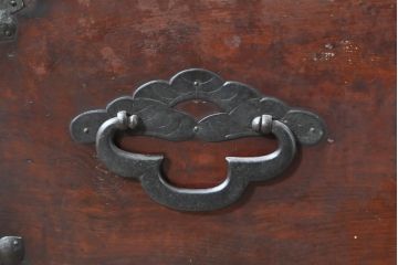 和製アンティーク　前面栗材　桜丸金具　使い込まれた風合いが味わい深い米沢箪笥ローボード(和たんす、時代箪笥、収納タンス、テレビ台、テレビボード、ローチェスト、引き出し)(R-074052)