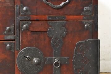 和製アンティーク　前面栗材　桜丸金具　使い込まれた風合いが味わい深い米沢箪笥ローボード(和たんす、時代箪笥、収納タンス、テレビ台、テレビボード、ローチェスト、引き出し)(R-074052)