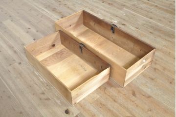 和製アンティーク　前面栗材　桜丸金具　使い込まれた風合いが味わい深い重ね米沢箪笥(収納箪笥、衣装箪笥、時代箪笥、重ね箪笥、引き出し)(R-074053)