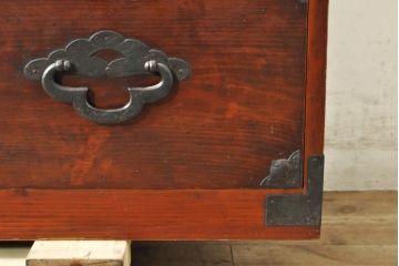 和製アンティーク　前面栗材　桜丸金具　使い込まれた風合いが味わい深い重ね米沢箪笥(収納箪笥、衣装箪笥、時代箪笥、重ね箪笥、引き出し)(R-074053)