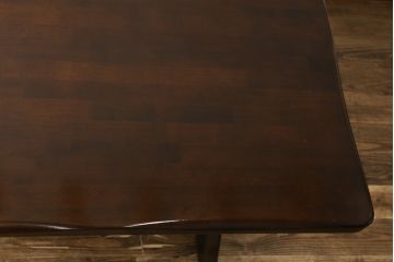 中古　希少な廃盤品　カリモク家具(karimoku)　ルスティック(RUSTIC)　柔らかな曲線が優しい雰囲気を醸し出すダイニングテーブル(食卓、4人掛け)(R-074055)