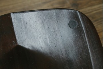 中古　北海道民芸家具　クラシカルな雰囲気を醸し出すダイニングチェア　(R-074056)