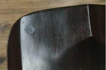 中古　北海道民芸家具　クラシカルな雰囲気を醸し出すダイニングチェア　(R-074056)