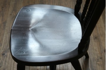 中古　北海道民芸家具　クラシカルな雰囲気を醸し出すダイニングチェア　(R-074056)