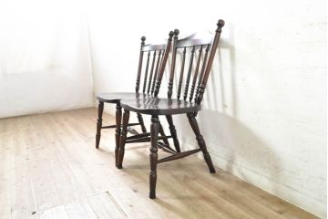 中古　北海道民芸家具　クラシカルな雰囲気を醸し出すダイニングチェア2脚セット(椅子、板座チェア)(R-074056)