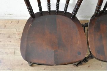 中古　北海道民芸家具　クラシカルな雰囲気を醸し出すダイニングチェア2脚セット(椅子、板座チェア)(R-074056)