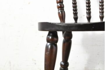 中古　北海道民芸家具　クラシカルな雰囲気を醸し出すダイニングチェア2脚セット(椅子、板座チェア)(R-074056)