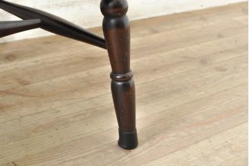 中古　北海道民芸家具　クラシカルな雰囲気を醸し出すダイニングチェア2脚セット(椅子、板座チェア)(R-074056)