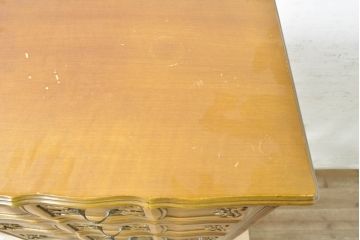 中古　イタリア高級家具　ロココ調　Mario Colciago&Figli(マリオ・コルチャゴ)　華やかな空間づくりにおすすめの彫刻入り縦型ハイチェスト(ランジェリーチェスト、サイドチェスト、引き出し)(R-074063)