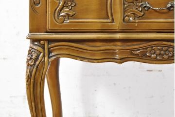 中古　イタリア高級家具　ロココ調　Mario Colciago&Figli(マリオ・コルチャゴ)　華やかな空間づくりにおすすめの彫刻入り縦型ハイチェスト(ランジェリーチェスト、サイドチェスト、引き出し)(R-074063)