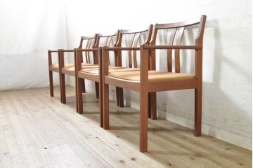 和製ビンテージ　チーク材　シンプルで洗練されたデザインが魅力的なダイニングチェア4脚セット(アームチェア、椅子、イス、ヴィンテージ)(R-074065)