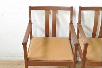 和製ビンテージ　チーク材　シンプルで洗練されたデザインが魅力的なダイニングチェア2脚セット(アームチェア、椅子、イス、ヴィンテージ)(R-074067)