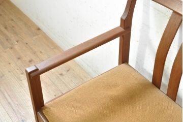 和製ビンテージ　チーク材　シンプルで洗練されたデザインが魅力的なダイニングチェア2脚セット(アームチェア、椅子、イス、ヴィンテージ)(R-074067)