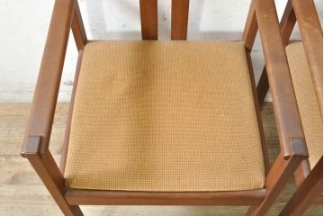 和製ビンテージ　チーク材　シンプルで洗練されたデザインが魅力的なダイニングチェア2脚セット(アームチェア、椅子、イス、ヴィンテージ)(R-074067)
