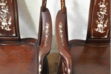 和製ビンテージ　螺鈿(ラデン)細工　象嵌入り　凝ったデザインが目を惹くアームチェア2脚セット(ラウンジチェア、ダイニングチェア、板座チェア、椅子、イス、ヴィンテージ)(R-074072)