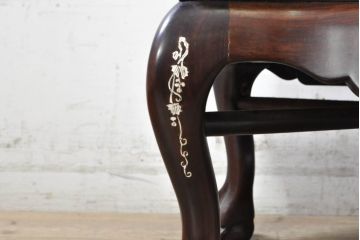 和製ビンテージ　螺鈿(ラデン)細工　象嵌入り　凝ったデザインが目を惹くアームチェア2脚セット(ラウンジチェア、ダイニングチェア、板座チェア、椅子、イス、ヴィンテージ)(R-074072)