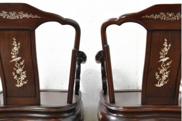 和製ビンテージ　螺鈿(ラデン)細工　象嵌入り　凝ったデザインが目を惹くアームチェア2脚セット(ラウンジチェア、ダイニングチェア、板座チェア、椅子、イス、ヴィンテージ)(R-074072)