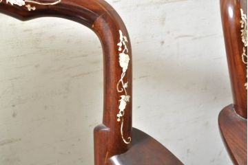 和製ビンテージ　螺鈿(ラデン)細工　象嵌入り　凝ったデザインが目を惹くアームチェア2脚セット(ラウンジチェア、ダイニングチェア、板座チェア、椅子、イス、ヴィンテージ)(R-074073)