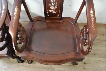 和製ビンテージ　螺鈿(ラデン)細工　象嵌入り　凝ったデザインが目を惹くアームチェア2脚セット(ラウンジチェア、ダイニングチェア、板座チェア、椅子、イス、ヴィンテージ)(R-074073)