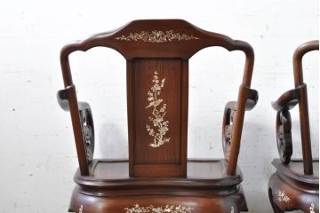 和製ビンテージ　螺鈿(ラデン)細工　象嵌入り　凝ったデザインが目を惹くアームチェア2脚セット(ラウンジチェア、ダイニングチェア、板座チェア、椅子、イス、ヴィンテージ)(R-074073)