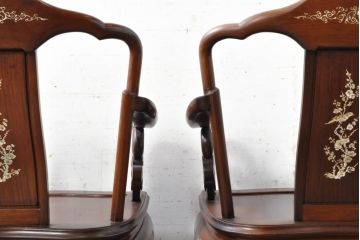 和製ビンテージ　螺鈿(ラデン)細工　象嵌入り　凝ったデザインが目を惹くアームチェア2脚セット(ラウンジチェア、ダイニングチェア、板座チェア、椅子、イス、ヴィンテージ)(R-074073)