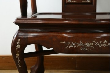 和製ヴィンテージ　螺鈿(ラデン)細工　象嵌入り　凝ったデザインが目を惹くアームチェア　(R-074073)