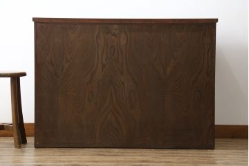 中古　岩谷堂箪笥　天板付きリメイク　美しい杢目と黒々とした金具が目を惹くサイドチェスト(サイドボード、収納箪笥、衣装箪笥、和箪笥)(R-074075)