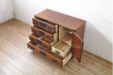 中古　岩谷堂箪笥　台輪・脚付きリメイク　美しい杢目と黒々とした金具が目を惹くサイドチェスト(サイドボード、収納箪笥、衣装箪笥、和箪笥)(R-074076)