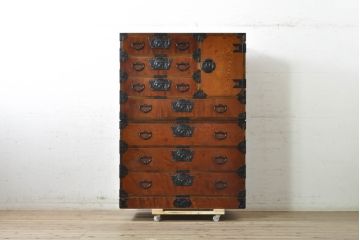 中古　岩谷堂箪笥　美しい杢目と黒々とした金具が目を惹く重ね箪笥(収納箪笥、衣装箪笥、整理タンス、和箪笥、引き出し)(R-074077)