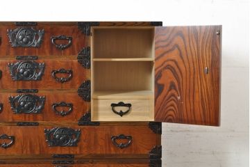 中古　岩谷堂箪笥　美しい杢目と黒々とした金具が目を惹く重ね箪笥(収納箪笥、衣装箪笥、整理タンス、和箪笥、引き出し)(R-074077)