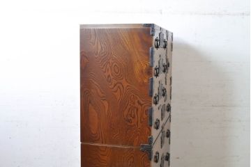 中古　岩谷堂箪笥　美しい杢目と黒々とした金具が目を惹く重ね箪笥(収納箪笥、衣装箪笥、整理タンス、和箪笥、引き出し)(R-074077)