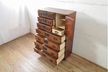 中古　岩谷堂箪笥　美しい杢目と黒々とした金具が目を惹く重ね箪笥(収納箪笥、衣装箪笥、整理タンス、和箪笥、引き出し)(R-074077)