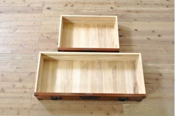 中古　岩谷堂箪笥　美しい杢目と黒々とした金具が目を惹く重ね箪笥(収納箪笥、衣装箪笥、整理タンス、和箪笥、引き出し)(R-074077)