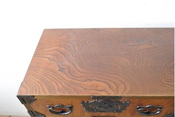中古　岩谷堂箪笥　美しい杢目と黒々とした金具が目を惹く重ね箪笥(収納箪笥、衣装箪笥、整理タンス、和箪笥、引き出し)(R-074077)