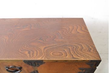 中古　岩谷堂箪笥　美しい杢目と黒々とした金具が目を惹く重ね箪笥(収納箪笥、衣装箪笥、整理タンス、和箪笥、引き出し)(R-074077)